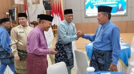 Wawako Sungai Penuh Azhar Hamzah saat menghadiri HUT ke-61 Tanjab Barat.( Foto : Diskominfosta Sungai Penuh)