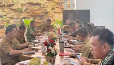 Wali Kota Sungai Penuh Alfin memimpin rapat evaluasi penataan Pasar Tanjung Bajure di Rumah Dinas Wali Kota, Selasa (11/8/2026).