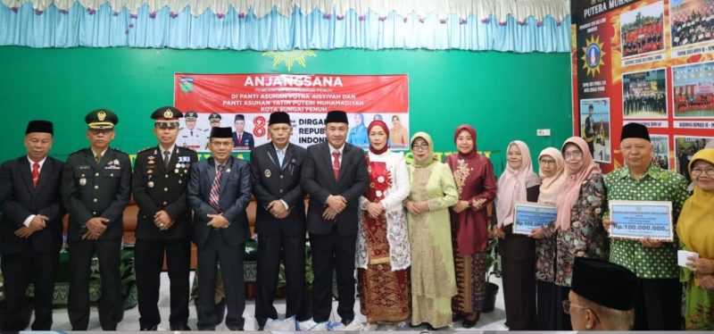 Wakil Ketua I DPRD Kota Sungai Penuh Hardizal menghadiri anjangsana HUT ke-81 RI sekaligus mendukung penyaluran bantuan sosial kepada panti asuhan.