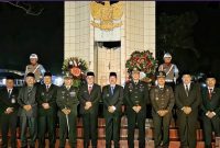 Wali Kota Sungai Penuh Alfin bersama Bupati Kerinci Monadi dan Forkopimda mengikuti Renungan Suci HUT ke-81 RI di TMP Bhakti Semumu, Minggu (16/8/2026).