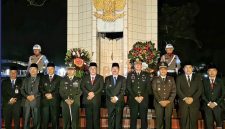 Wali Kota Sungai Penuh Alfin bersama Bupati Kerinci Monadi dan Forkopimda mengikuti Renungan Suci HUT ke-81 RI di TMP Bhakti Semumu, Minggu (16/8/2026).