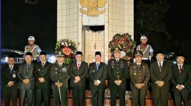 Wali Kota Sungai Penuh Alfin bersama Bupati Kerinci Monadi dan Forkopimda mengikuti Renungan Suci HUT ke-81 RI di TMP Bhakti Semumu, Minggu (16/8/2026).