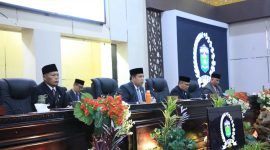 Ketua DPRD Sungai Penuh Hutri Randa memimpin Rapat Paripurna HUT RI ke-81.