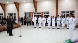 Wali Kota Sungai Penuh Alfin mengukuhkan 30 anggota Paskibraka Tahun 2026 di Gedung Nasional.(Foto : Prokopim Kota Sungai Penuh)