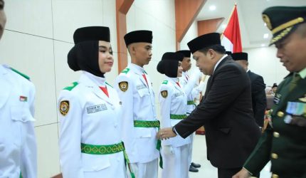 Hutri Randa menghadiri pengukuhan Paskibraka Kota Sungai Penuh 2026.