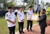 Wawako Azhar Hamzah menerima penghargaan IRH 2026.