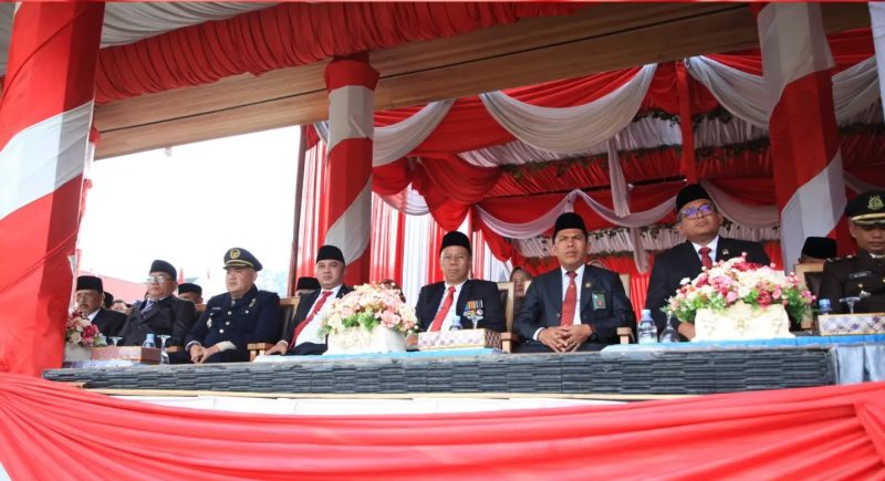 DPRD Sungai Penuh menghadiri upacara penurunan bendera HUT ke-81 RI.