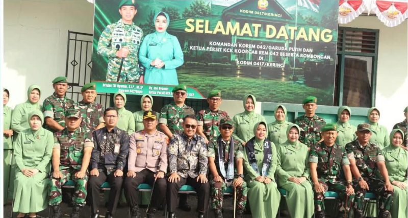 Wali Kota Sungai Penuh Alfin, S.H., foto bersama Danrem 042/Garuda Putih Brigjen TNI Nyamin, S.I.P., M.M.