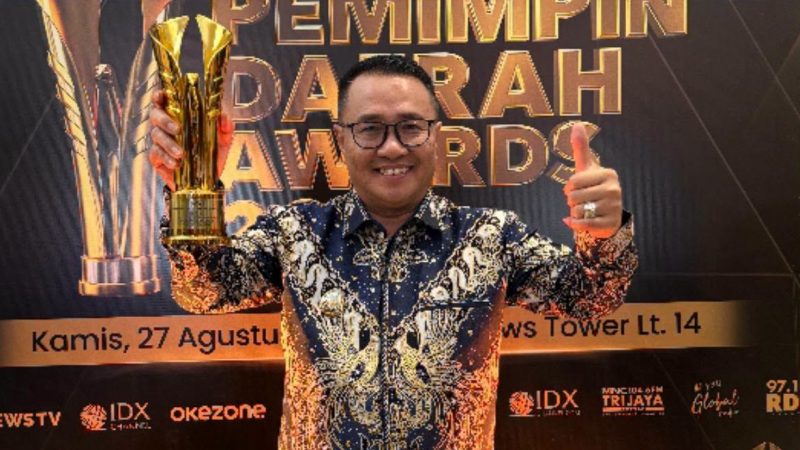 Wali Kota Sungai Penuh Alfin, S.H. menerima Pemimpin Daerah Award 2026 kategori Apresiasi Inovasi Daerah di iNews Tower, Jakarta, Kamis (27/8/2026).