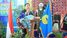 Ketua DPRD Hutri Randa menghadiri Wisuda STIA-NUSA Sungai Penuh.