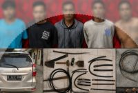 Terduga pelaku pencurian kabel jaringan Telkom yang diamankan polisi.