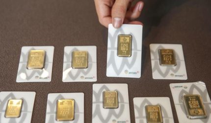 Harga emas Antam hari ini turun dengan grafik penurunan