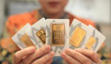Harga emas Antam naik Rp20.000 menjadi Rp2,71 juta per gram pada Selasa (11/8/2026).(Foto: ANTARA FOTO/Reno Esnir)