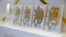 Harga emas Antam 24 karat turun Rp5.000 per gram pada Jumat (28/8/2026).(Ilustrasi Foto: Grandyos Zafna)