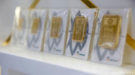 Harga emas Antam 24 karat turun Rp5.000 per gram pada Jumat (28/8/2026).(Ilustrasi Foto: Grandyos Zafna)