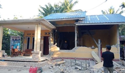 Bantuan beras dan logistik Kemensos untuk korban gempa NTT.