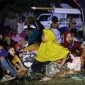 Warga berkumpul di tenda pengungsian pascagempa.(Foto : ANTARA FOTO/MEGA TOKAN)