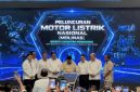 Presiden Prabowo Subianto saat meresmikan ekosistem Motor Listrik Nasional (Molinas) di fasilitas produksi Alva, Cikarang, Bekasi.(Foto : Eva/detikcom) 
