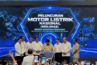 Presiden Prabowo Subianto saat meresmikan ekosistem Motor Listrik Nasional (Molinas) di fasilitas produksi Alva, Cikarang, Bekasi.(Foto : Eva/detikcom) 
