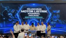 Presiden Prabowo Subianto saat meresmikan ekosistem Motor Listrik Nasional (Molinas) di fasilitas produksi Alva, Cikarang, Bekasi.(Foto : Eva/detikcom) 
