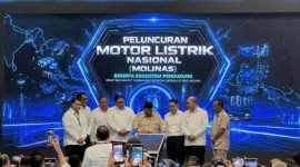 Presiden Prabowo Subianto saat meresmikan ekosistem Motor Listrik Nasional (Molinas) di fasilitas produksi Alva, Cikarang, Bekasi.(Foto : Eva/detikcom) 
