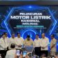 Presiden Prabowo Subianto saat meresmikan ekosistem Motor Listrik Nasional (Molinas) di fasilitas produksi Alva, Cikarang, Bekasi.(Foto : Eva/detikcom) 
