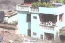 Rumah di Nepal yang masih berdiri kokoh meski diterjang banjir bandang. Foto: X.com