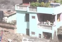 Rumah di Nepal yang masih berdiri kokoh meski diterjang banjir bandang. Foto: X.com