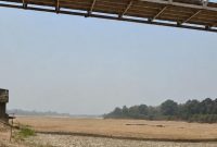 Sungai Barito Mengering, Bawah Jembatan Kalahien Bak Gurun Pasir (Dok. Istimewa)