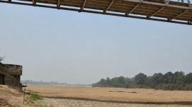 Sungai Barito Mengering, Bawah Jembatan Kalahien Bak Gurun Pasir (Dok. Istimewa)