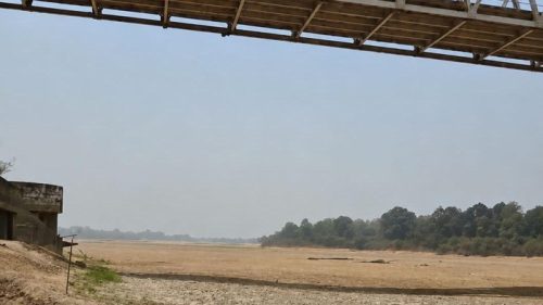 Sungai Barito Mengering, Bawah Jembatan Kalahien Bak Gurun Pasir (Dok. Istimewa)