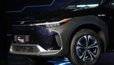 Toyota bZ4X menjadi salah satu mobil listrik yang mendapat subsidi hingga 1,3 juta yen di Tokyo.(Foto: Agung Pambudhy/Detik.com)
