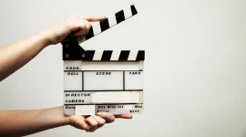Hengdian World Studio menghadirkan pengalaman bagi wisatawan untuk membuat dan membintangi drama pendek sendiri.(Foto : Ilustrasi Papan Slate Film (Pixabay)  