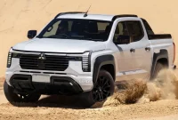 Mitsubishi Triton facelift diprediksi membawa sejumlah sentuhan desain dan teknologi dari Pajero terbaru.(Foto : carscoops)