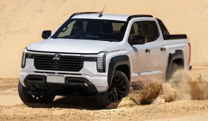 Mitsubishi Triton facelift dengan desain terinspirasi Pajero terbaru