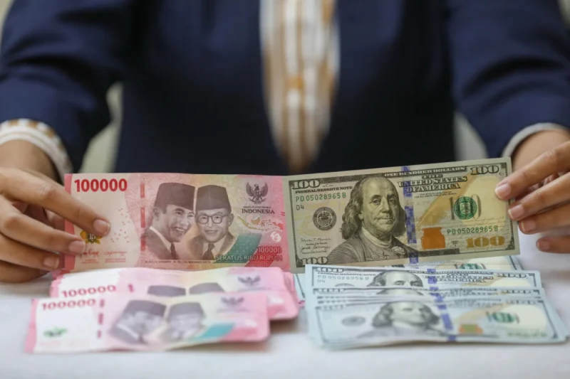 Nilai tukar rupiah menguat 8 poin ke level Rp17.632 per dolar AS pada perdagangan Selasa (8/9/2026).(Foto : Bisnis/Himawan L. Nugraha)