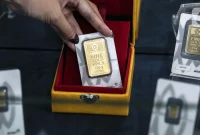Harga emas 24 karat hari ini, Senin 28 September 2026, menunjukkan perbedaan harga berdasarkan merek dan ukuran.( Foto : Liputan6.com/Johan Tallo)