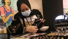 Harga emas Antam menguat Rp1.000 menjadi Rp2.593.000 per gram pada Rabu, 16 September 2026.(Foto : Liputan6.com/Angga Yuniar)