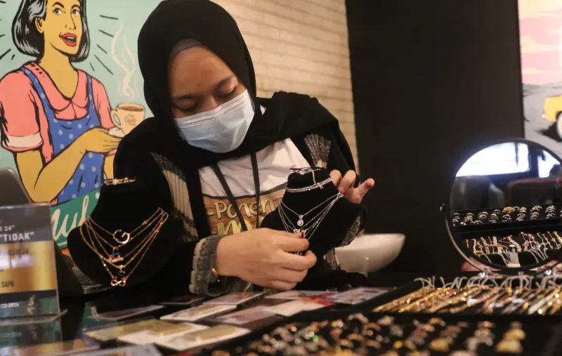 Harga emas Antam menguat Rp1.000 menjadi Rp2.593.000 per gram pada Rabu, 16 September 2026.(Foto : Liputan6.com/Angga Yuniar)