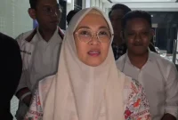 Bupati Gowa Sitti Husniah Talenrang seusai menjalani pemeriksaan terkait laporan mantan suaminya di Ditreskrimum Polda Sulawesi Selatan, Sabtu 22 Agustus 2026. (Beritasatu.com/M Irwansyah A)  