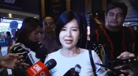 Sekretaris Dewan Pembina Partai Solidaritas Indonesia (PSI) Grace Natalie memberi keterangan ke wartawan usai menonton film di Jakarta, Minggu (27/9/2026) malam. (Sumber: Kompas TV)