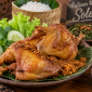 Ayam goreng khas Solo dengan daging empuk dan bumbu meresap.
