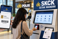 Ilustrasi layanan pencetakan SKCK secara mandiri melalui mesin anjungan Polri dengan menggunakan barcode dari Super Apps Polri.