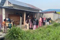 Suasana di sekitar lokasi kejadian di Desa Sumur Anyir.