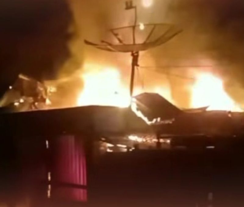 Rumah warga Kampung Dalam terbakar, kerugian Rp200 juta. ( Foto tangkapan layar)