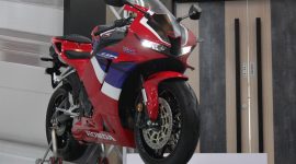 Honda CBR600RR terbaru mempertahankan mesin empat silinder 599 cc dengan tenaga 121 tk.(Foto : KOMPAS.COM/STANLY RAVEL)