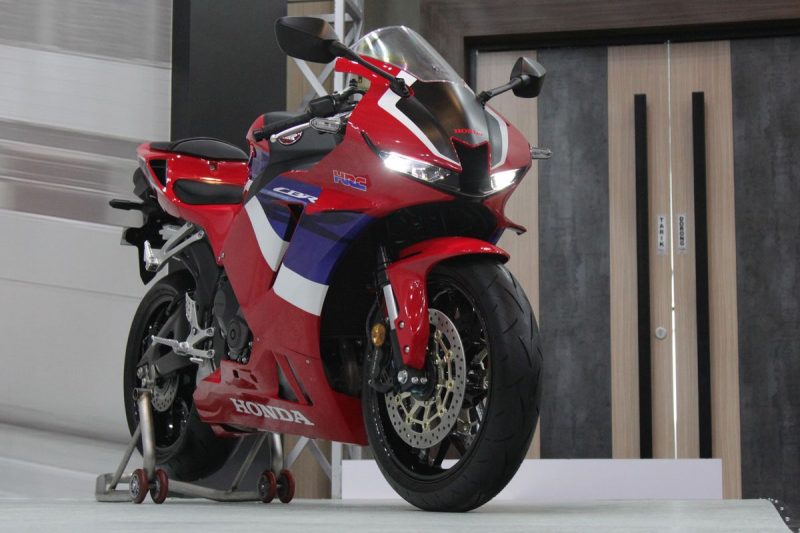 Honda CBR600RR terbaru mempertahankan mesin empat silinder 599 cc dengan tenaga 121 tk.(Foto : KOMPAS.COM/STANLY RAVEL)
