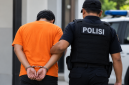 Polisi mengamankan pelaku pencurian rumah kosong. ( Foto ilutrasi AI)
