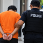 Polisi mengamankan pelaku pencurian rumah kosong. ( Foto ilutrasi AI)