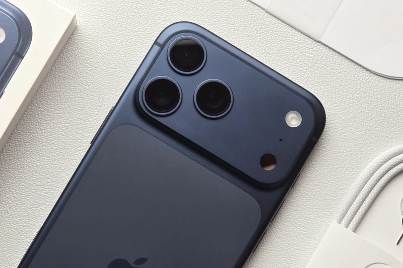 Ilustrasi iPhone 17 dan bocoran iPhone 18 yang akan diperkenalkan Apple dalam Apple Event September 2026.(Foto : KOMPAS.com/Caroline Saskia Tanoto)